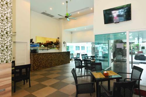 Restaurant, Amazon Residence Unit B1-217 near ALANGKARN