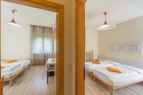 4 twin beds