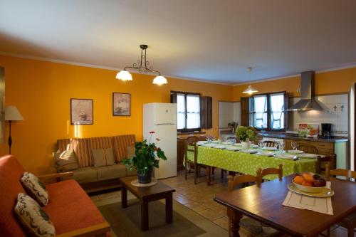 Apartamentos La Quintana de Romillo - image 3
