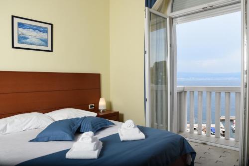 Double or Twin Room (Sea Side)