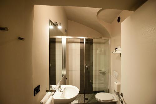 Quadruple Room image 2