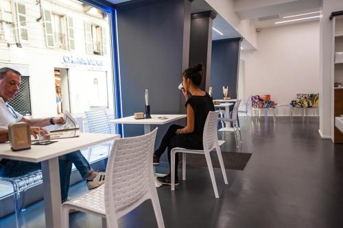 Pub/Lounge, Adalesia Hotel & Coffee near Szent Carlo Tér