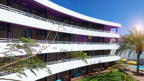 Jacarandas Beach - image 2
