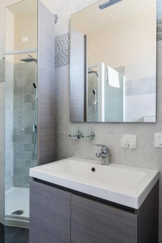 Numero Due Piazza Mazzini - byMyHomeinComo - image 8