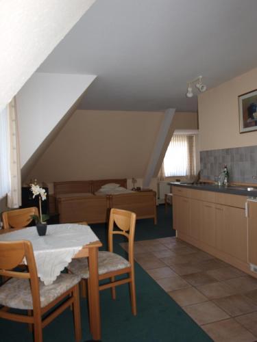 廚房, 索西耶塔酒店 (Hotel Societat) in 萊茵河畔埃默里希