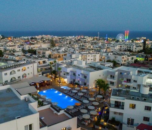 Фасада на хотела, Christabelle Hotel Apartments in Агия Напа