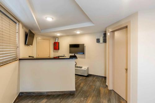 Facilities, Rodeway Inn Chicago-Evanston in Pulaski Park