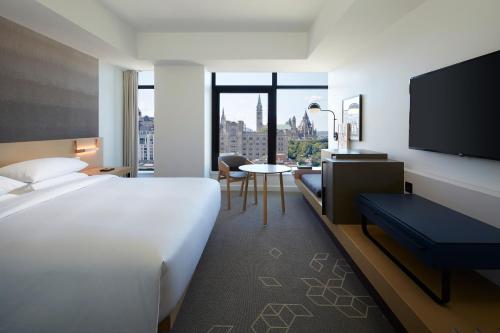 King Room with Accessible Shower - Disability Access