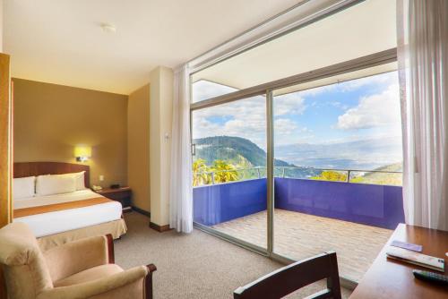 Executive Room image 2