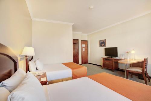 Superior Twin Room image 2