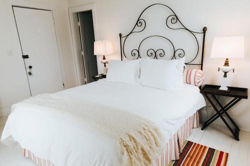 111173592 Chebeague Island Inn