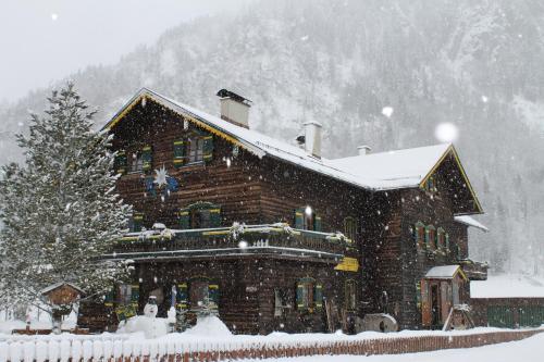  Ferienhaus Ludl, Pension in Uttendorf bei Enzingerboden