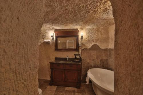 Acropolis Cave Suite