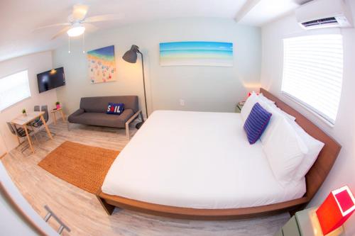 St. Pete Beach Suites Stop at St. Pete Beach Suites to discover the wonders of St. Pete Beach (FL). Offering a variety of facilities and services, the property provides all you need for a good nights sleep. Service-minded