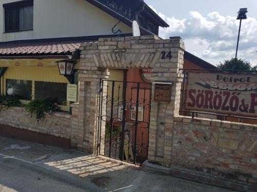  Poirot Apartment in Érd