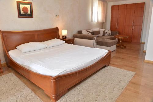 B&B Indjija - Apartment and Rooms In Club - Bed and Breakfast Indjija