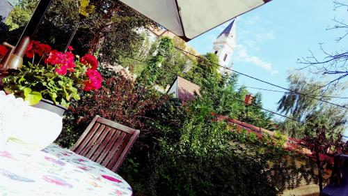 Karmelita Boutique Apartman in โซปรอนบันฟัลวา