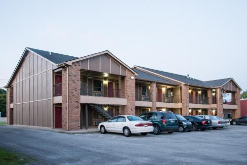 Oak Tree Inn - image 2
