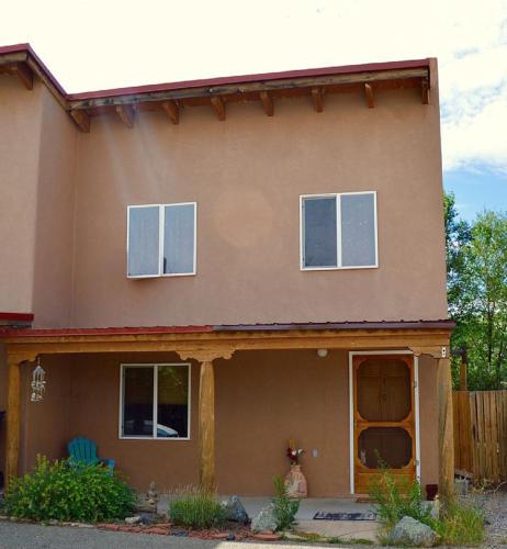 Adorable Taos Townhome in Taos, USA