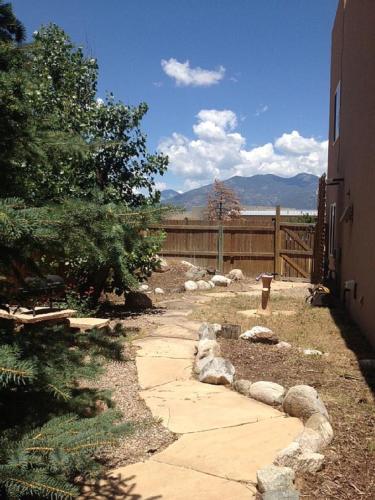 Adorable Taos Townhome 