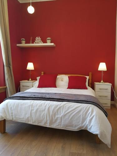 

Bright lovely flat in central Edinburgh