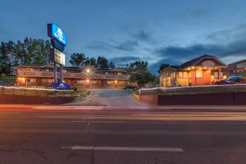 Eingang, Canadas Best Value Inn Calgary Chinook Station in Calgary (AB)