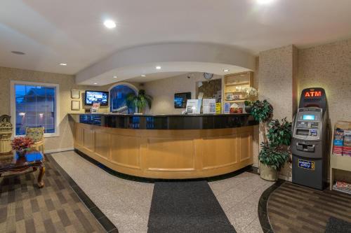 Empfangshalle, Canadas Best Value Inn Calgary Chinook Station in Calgary (AB)