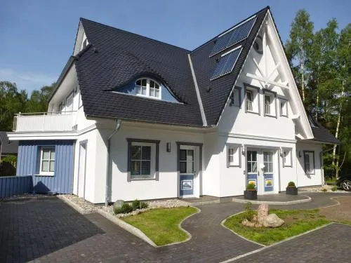 Lavendelblume - 4 Sterne - inklusive eigener BikeBox mit Strom, Wäschepaket, Power WLAN, Parkplatz, early CheckIn # Bestpreisgarantie # in Zingst, Deutschland