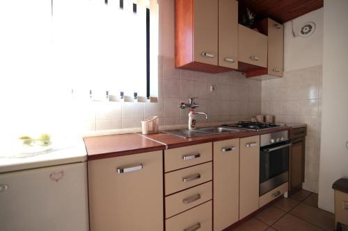Apartments by the sea Sali Dugi otok - 12757 - image 2