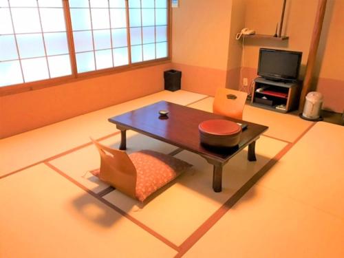Seiryuso Located in Misasa, Seiryuso is a perfect starting point from which to explore Tottori. Offering a variety of facilities and services, the property provides all you need for a good nights sleep. Servi