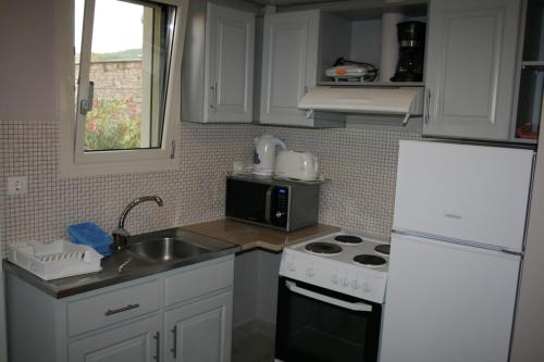 Emily's Apartments - image 3