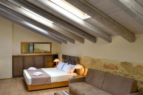 Superior Room with Hot Tub image 5