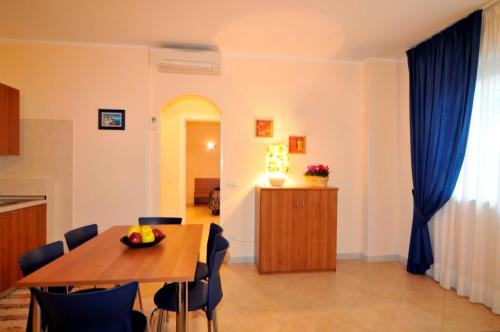 Family One-Bedroom Apartment (6 Adults) room in Casa Vacanze Isophylla