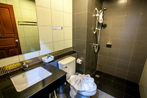 Bathroom, Wanarom Residence Hotel in Krabi Noi