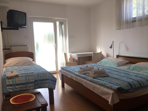 Triple Room with Private Bathroom
