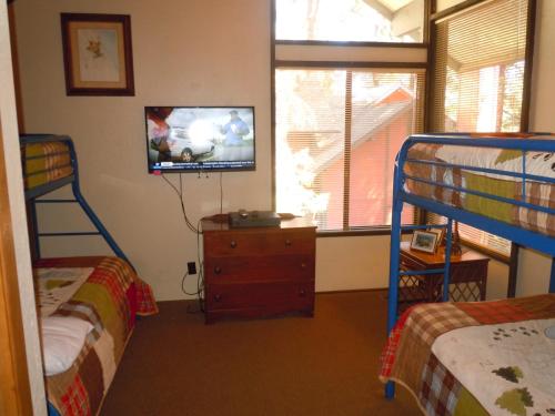 Two-Bedroom Deluxe Unit #52 by Escape For All Seasons Bus Lic #23546 - image 3