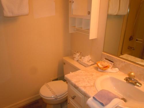 Two-Bedroom Deluxe Unit #24 by Escape For All Seasons Bus Lic #23546 - main image