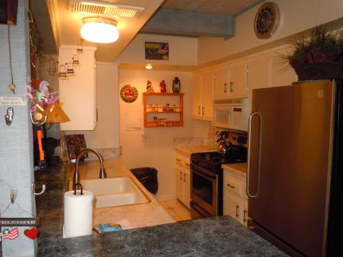 Two-Bedroom Deluxe Unit #24 by Escape For All Seasons Bus Lic #23546 - image 6