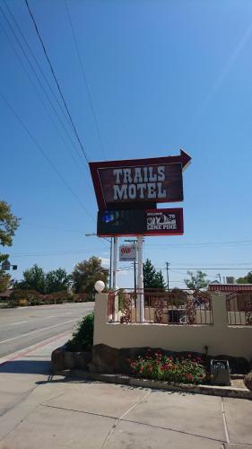 Trails Motel - 출입구