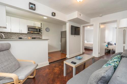 Modern Philadelphia Two Bedroom Condo With Free Parking In Pa