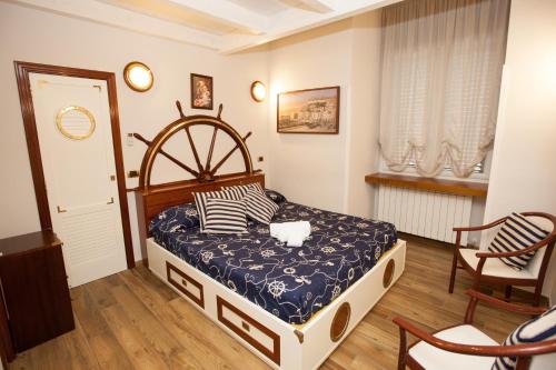 Double Room image 3