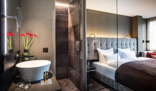 SAKS Urban Design Hotel Frankfurt - image 2