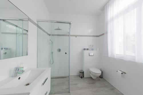 Deluxe Double Room with Shower