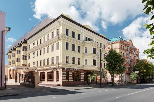 Raymond Hotel - image 2