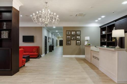 Raymond Hotel - image 7