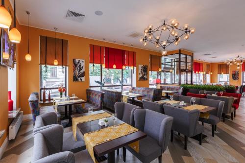 Raymond Hotel - image 6