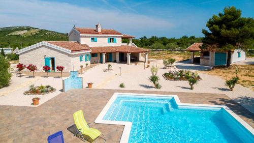  Villa Tovarovica, Ferienwohnung in Primošten