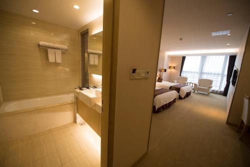 Family Double Room image 2