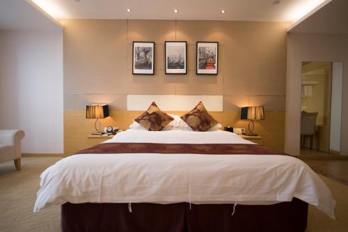 Deluxe Queen Room room in Suzhou Sun Plaza Hotel