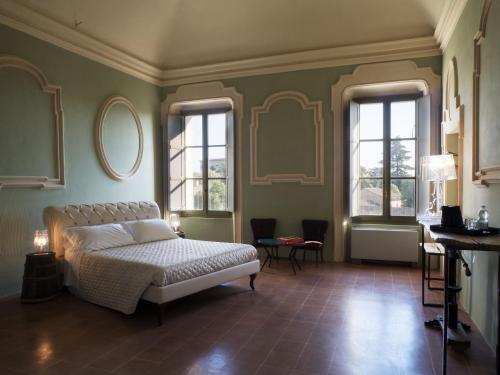 1 queen bed, 1 sofa bed